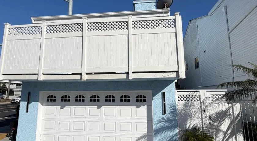 Two Bedroom Beach Apartment - Image 1