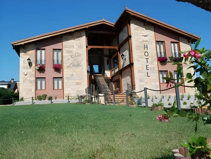 Hotel y Apartamentos Sur de la Bahía - Image 1