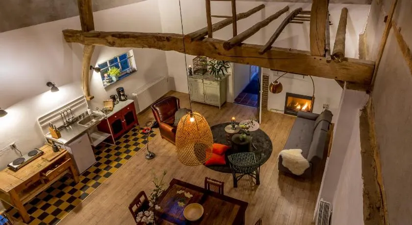 Aan de Holle Weg. Zeer landelijk gelegen verbouwde stal tot woning - Image 1