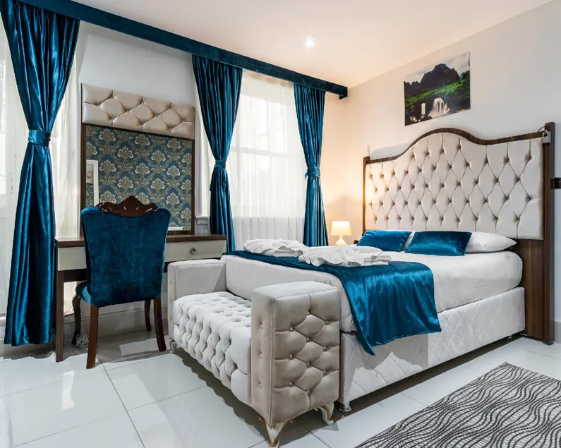 Vilenza Hotel - Image 1