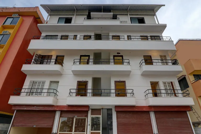 OYO 49294 Skyway Inn - Image 1