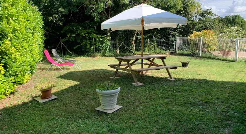 maison avec jardin et parking privé - Image 1