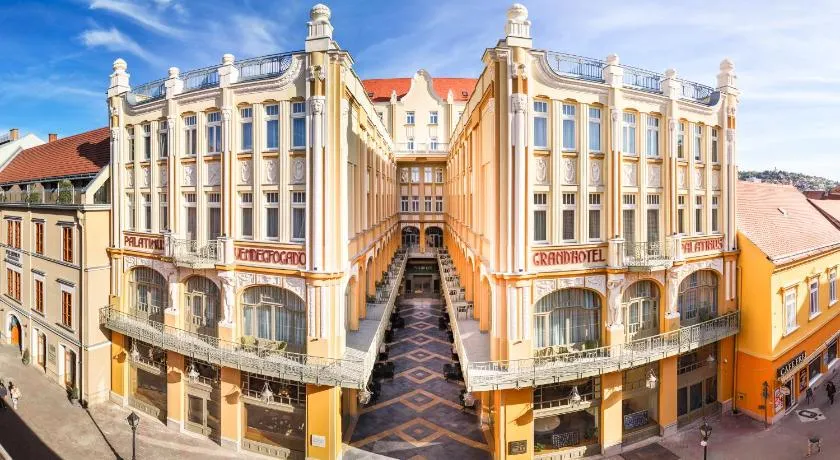 Palatinus Grand Hotel - Image 1