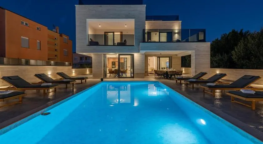 Luxury villa with a swimming pool Zaton, Zadar - 25050 - Image 1