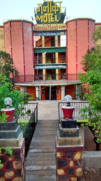 Ganaka Motel - Image 1