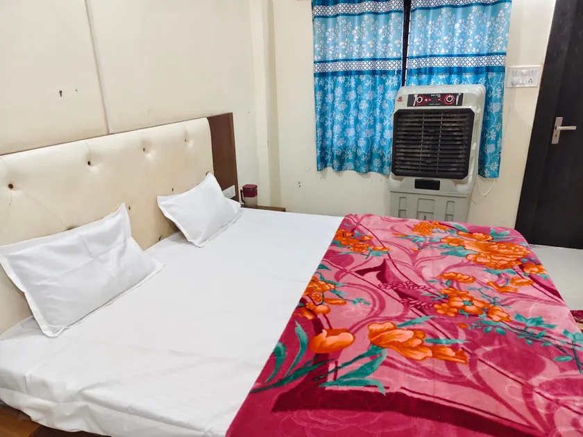Shree dev kripa Geust house - Image 1