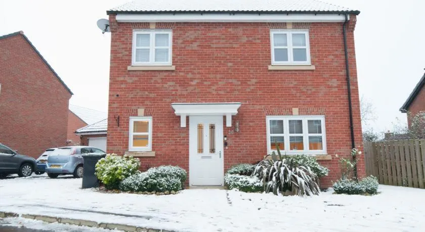 Lysander House - Modern, 4-Bed House, near Alton Towers - Image 1