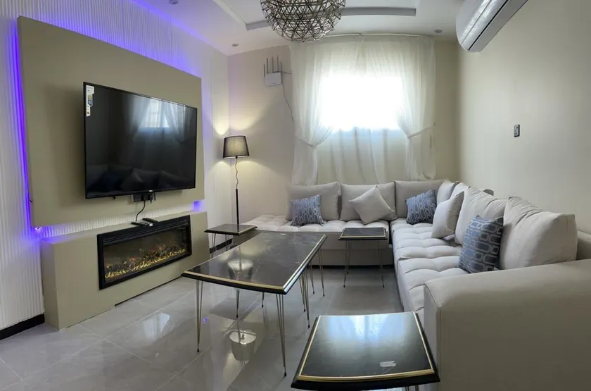 3 luxury rooms in a nice apartment - Image 1