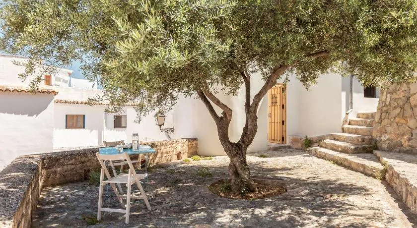 La Casa Baja - Image 1