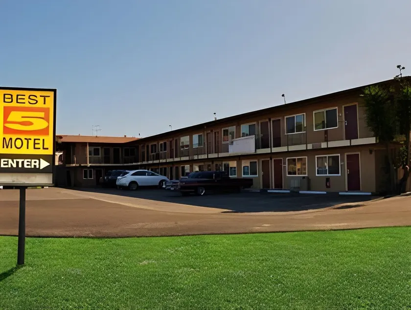 Best 5 Motel - Image 1