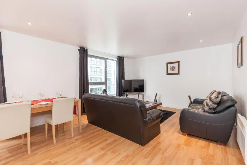 Stylish Apartment - Image 1