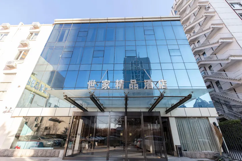 Beijing Saga Hotel - Image 1