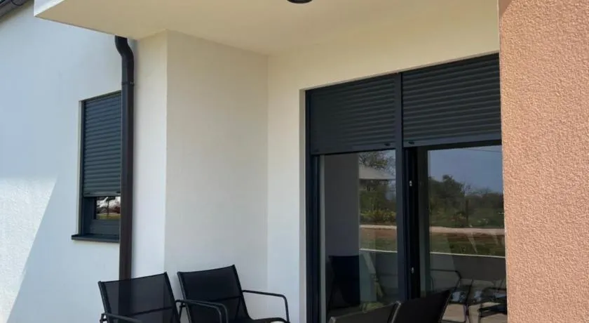Modern Home Ula - Image 1