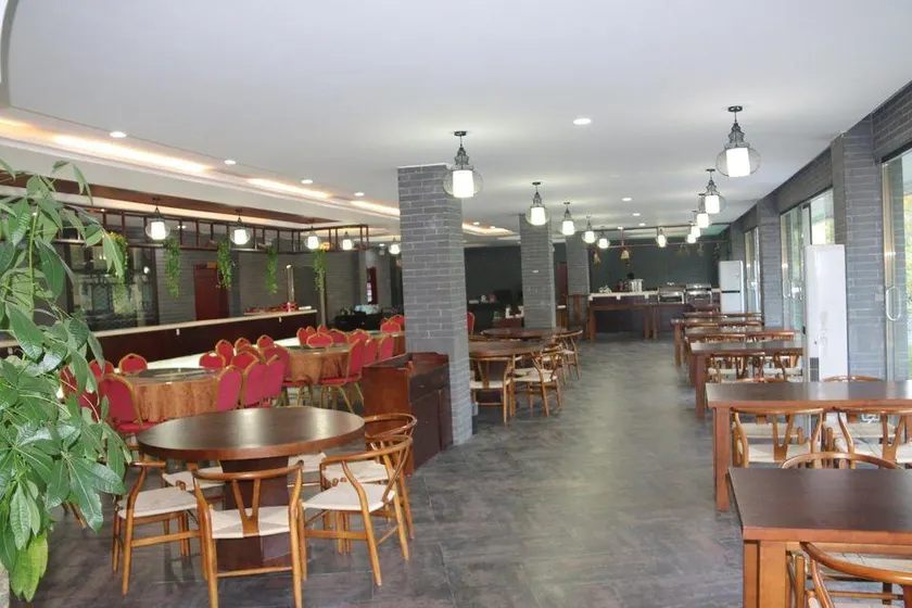 Hongfeng Holiday Hotel - Image 1
