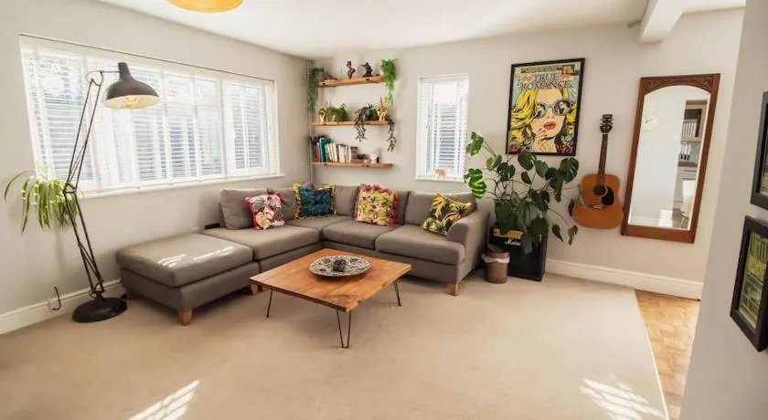 Cranford House By Air Premier - Image 1