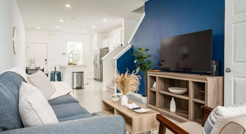 Stylish & Chic 2BR Townhome | Close 2 Bch. - Image 1