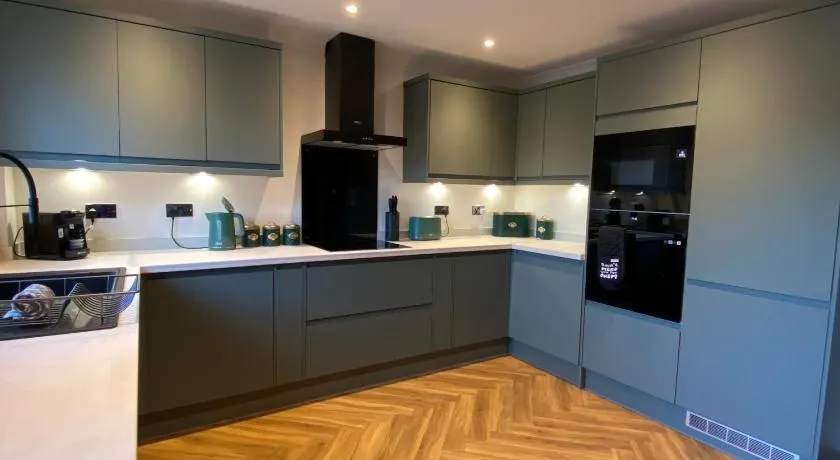 Cozy Bedford Home with 3 Bedrooms - Image 1
