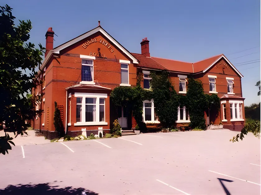 Holly Trees Hotel - Image 1