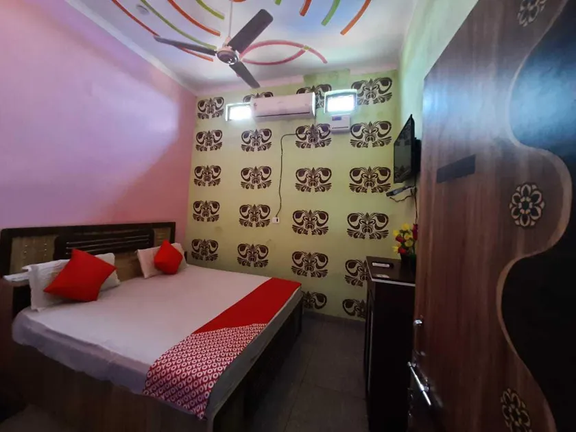 OYO Grand Plaza Hotel - Image 1