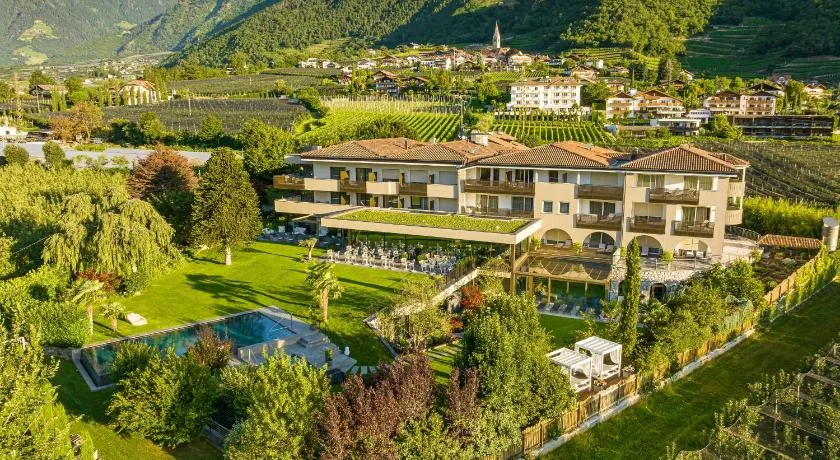 FAYN garden retreat hotel - Image 1