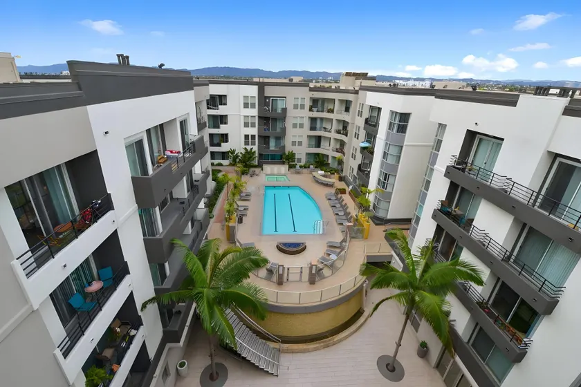 Exclusive Suites in MDR-Venice with Pool, GYM & HotTub - Image 1
