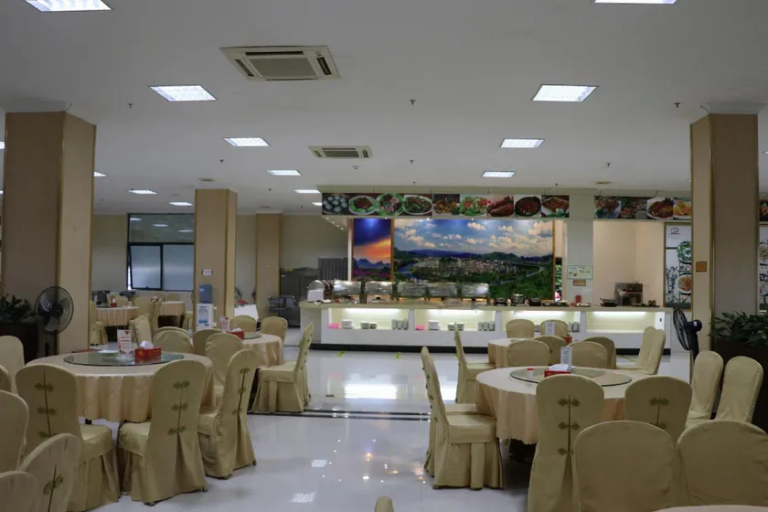 Qianjun International Hotel - Image 1