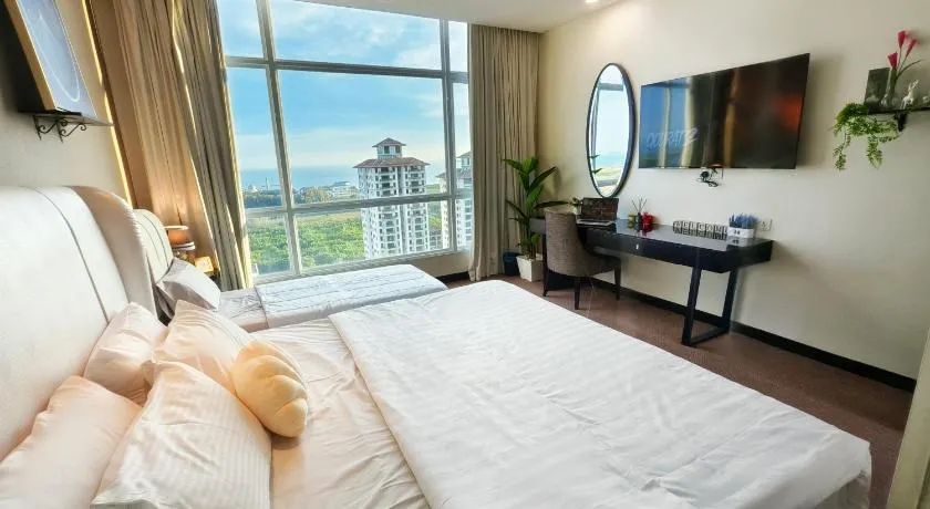 Hatten Hotel Super Sea View 4pax High Floor FREE 1 Carpark & Netflix with 2 TV Room - Image 1