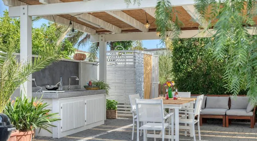 La Casa degli Ulivi appartamento in villa con patio - Image 1