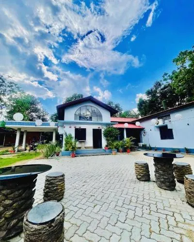 Urban Villa - Image 1