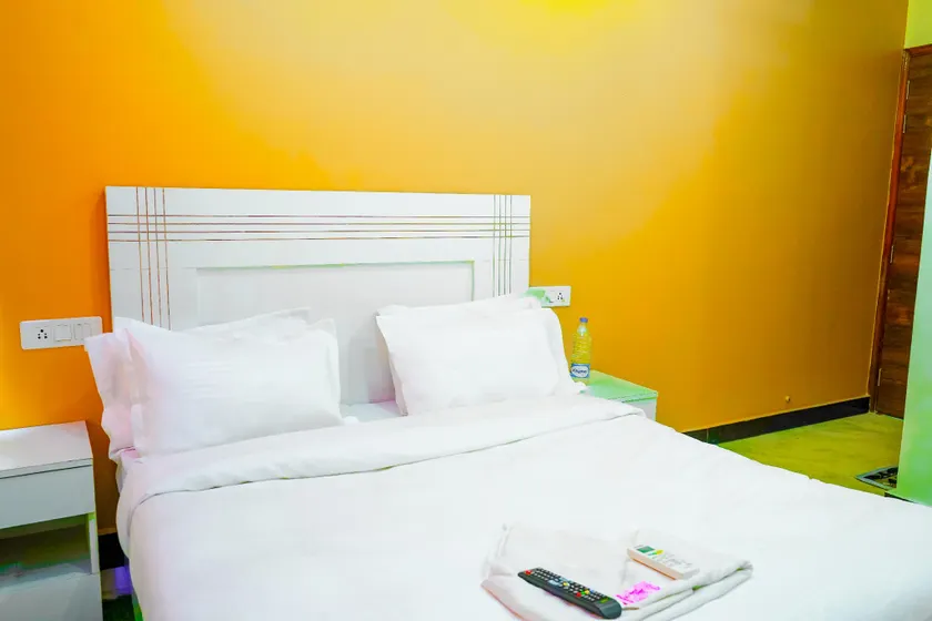 Hotel Aashiyana Inn - Image 1