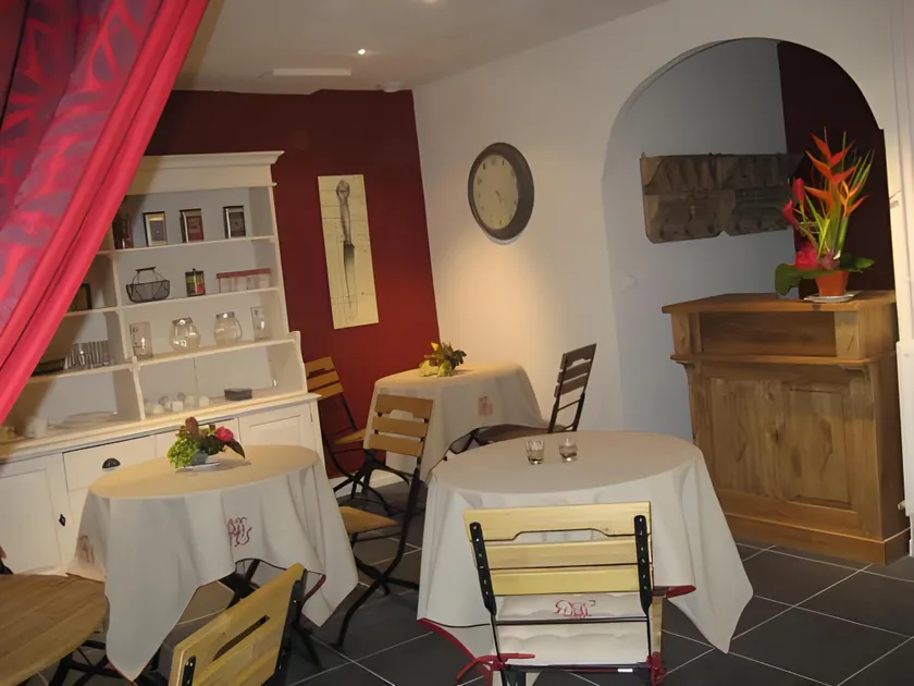 Hotel Saint Yves - Image 1