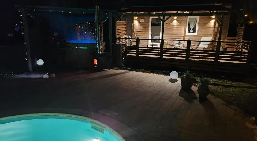 Chalet avec bain nordique et piscine Chambre d'hôtes La Siesta - Image 1