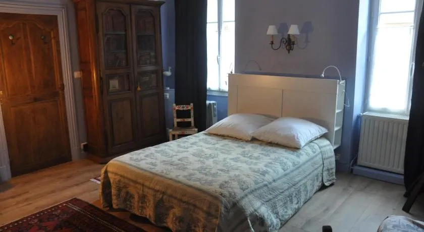 Vaste chambre au centre du bourg - Image 1