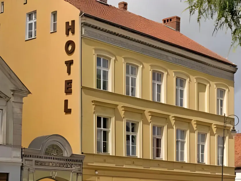 SHotels przy Restauracji Stodoła - Image 1