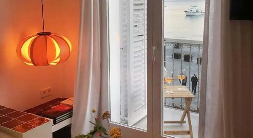 Beachfront SUITE in CADAQUES center - Image 1