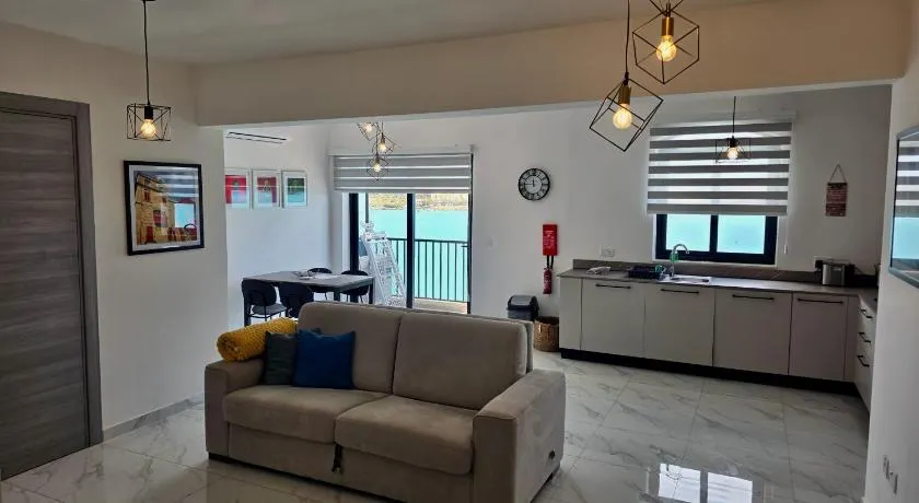 Coastline, Lovely Seafront Apartment - Image 1