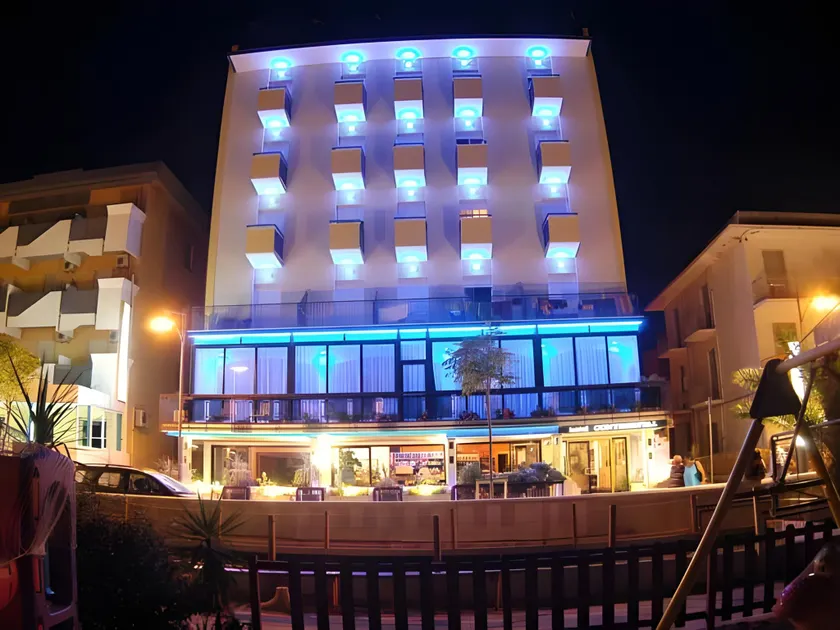 Hotel Continental - Image 1