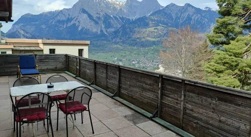 Grosse 2 ZImmer Wohnung mit Terrasse - Image 1