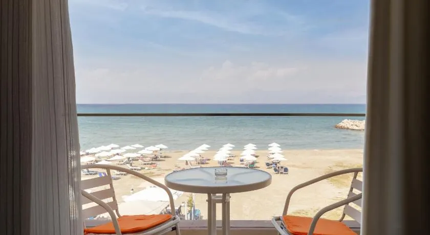 Aqua Luxury Suites by Estia - Image 1