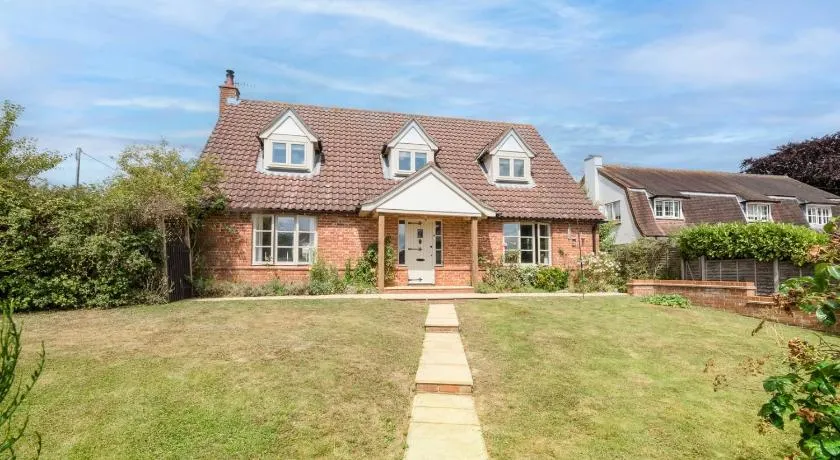 Hollybank Cottage, Ufford - Image 1