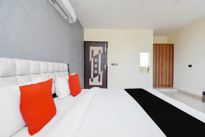 Fabhotel Mubarak Plaza - Image 1