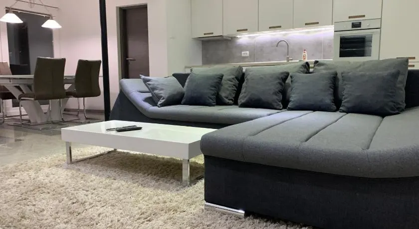 GREEN APARTMENT BY ALEX RAFAEL - Image 1