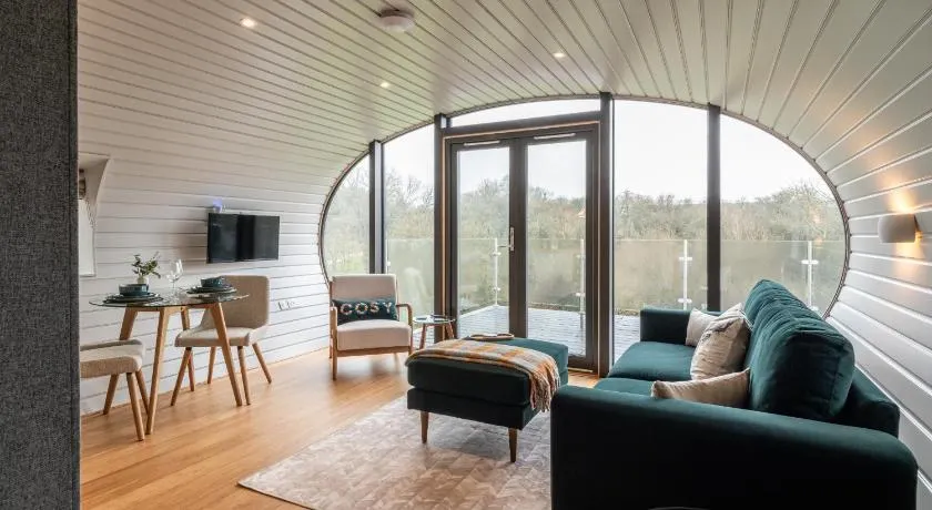 Unique 1 Bedroom Eco-Retreat in Old Chalford! - Image 1