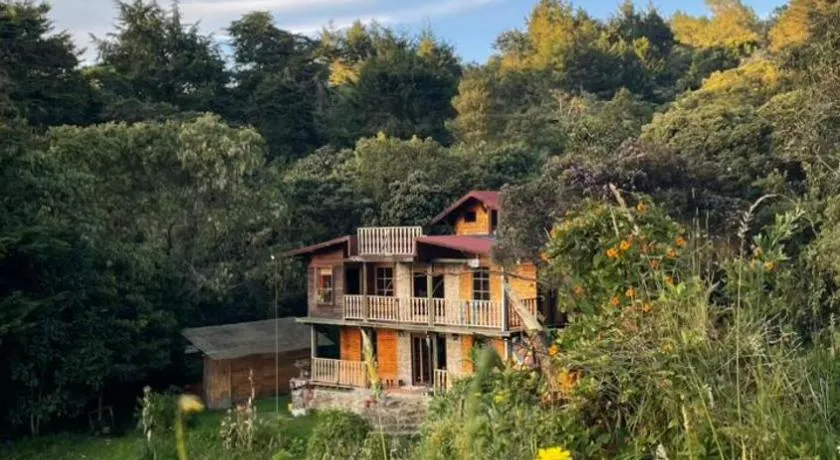 Casa Mandala Ecovegan, Habitación en Santa Elena Medellín - Image 1