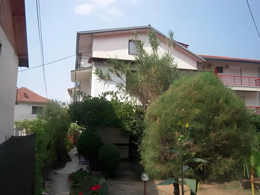 Lile Pestani Accommodation - Image 1