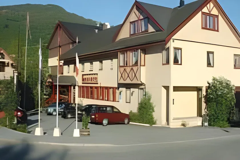 Eikum Hotel - Image 1