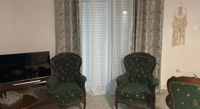 Rosi Rhodos - Image 1