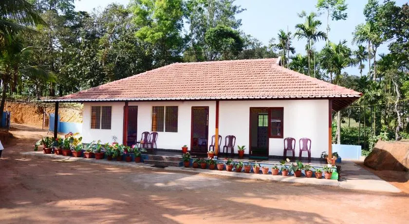 BlueMoon Homestay - Home Food, Estate, Near to Falls and View Points - Image 1