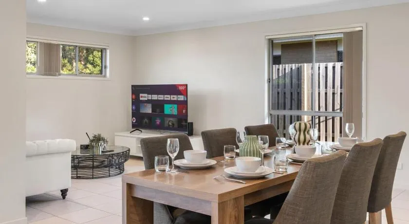 Spacious 4 Bedroom Family Retreat with Full Air Conditioning - Image 1