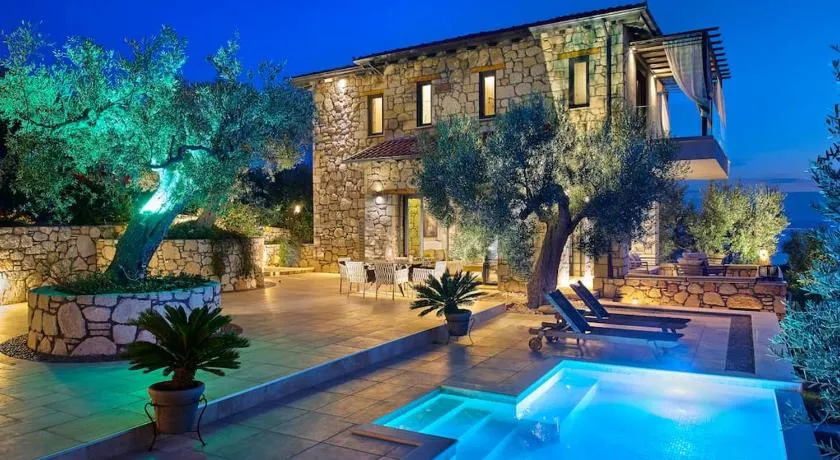 Infinity blue villa - Image 1